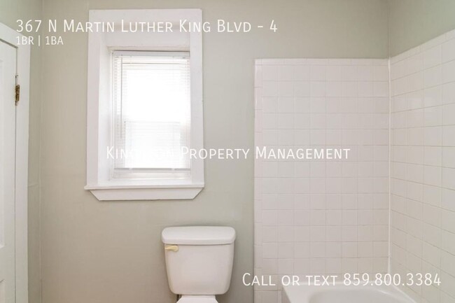 Building Photo - Adorable 1 bedroom Now Available!!