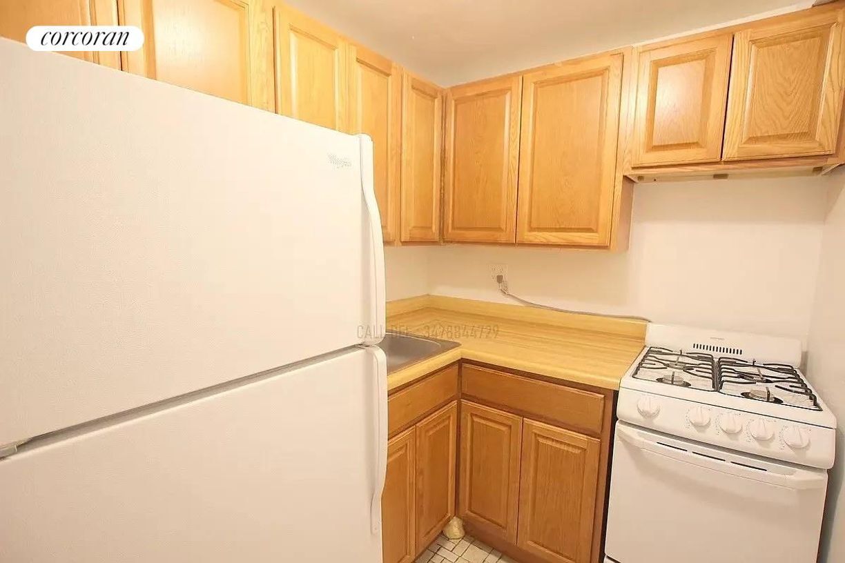 Building Photo - 864 West End Ave