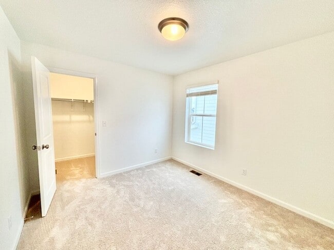 Building Photo - FREE RENT THROUGH OCT 15TH!!