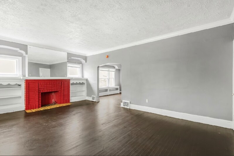 Building Photo - 3657 E 151st St