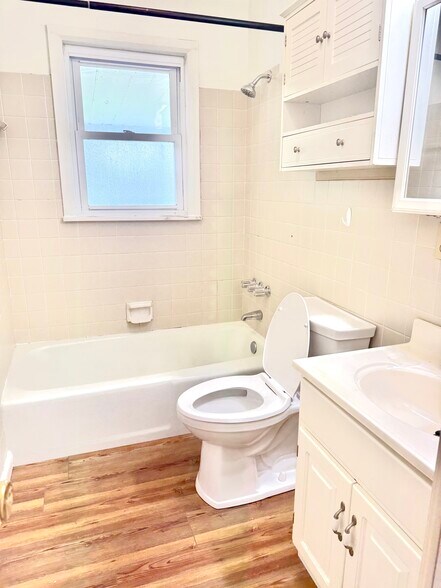 Building Photo - 2700 Castlewood Pl