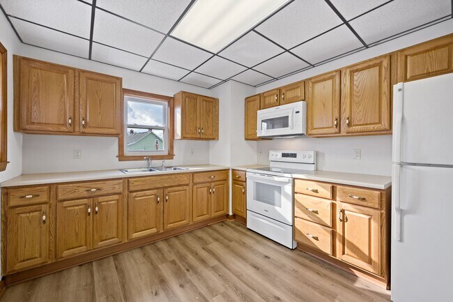 Building Photo - Spacious 4 Bedroom | 1.5 Bath | 1 Car Garage For Rent -Northampton PA