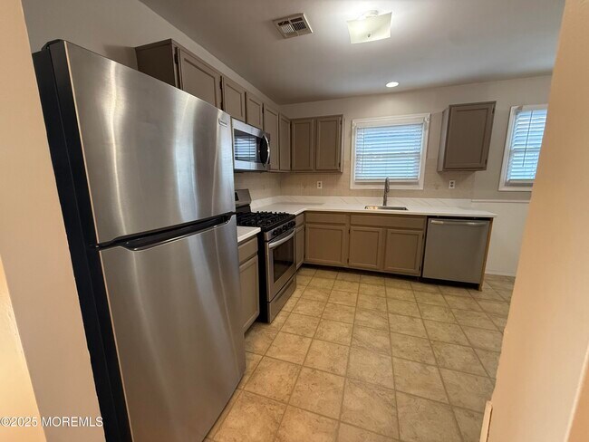 Building Photo - 68 Virgin Islands Dr