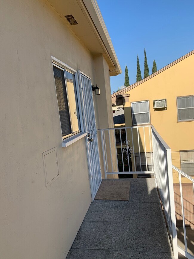 back balcony - 803 W Glenoaks Blvd