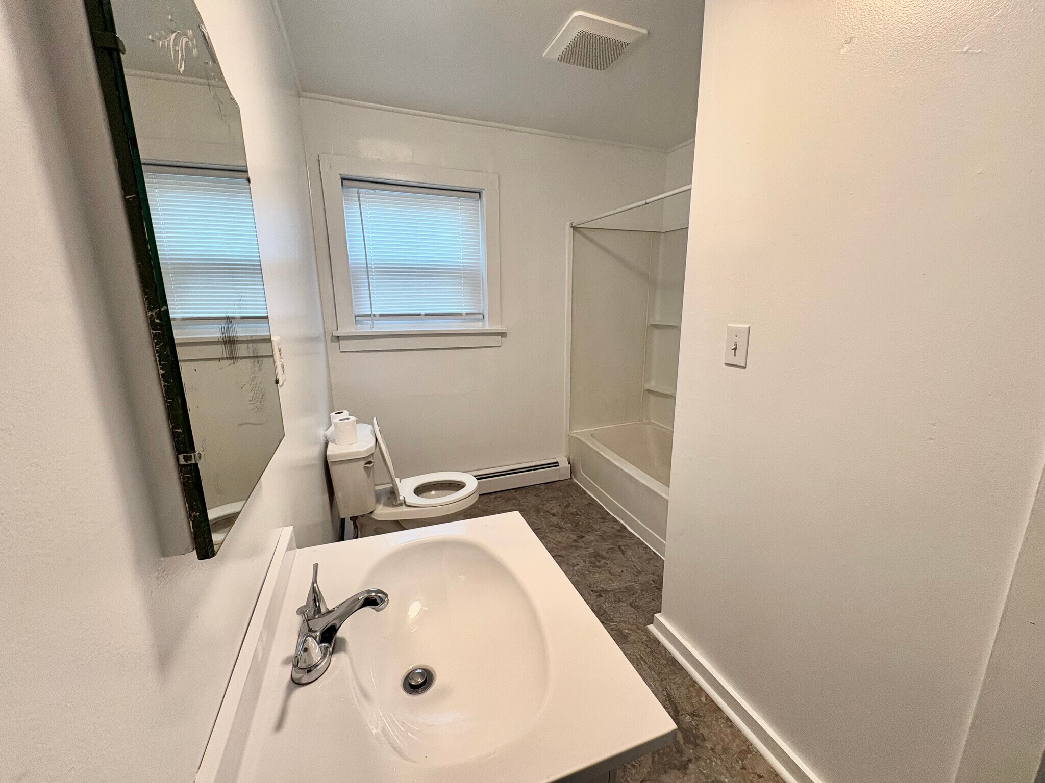 bathroom - 15 School St