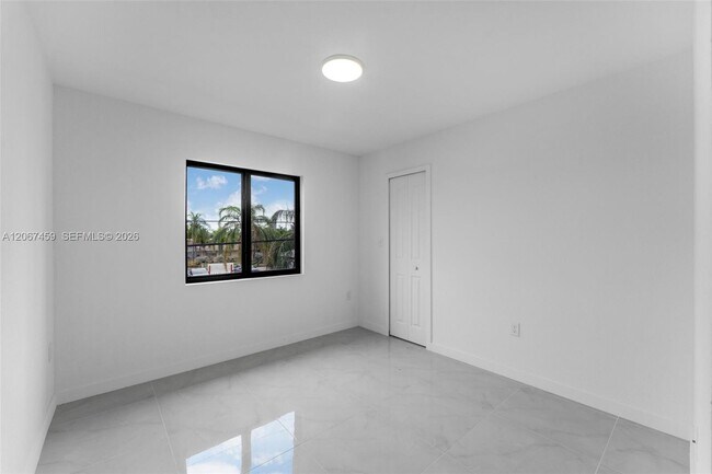 Building Photo - 1457 NW 2nd Ave