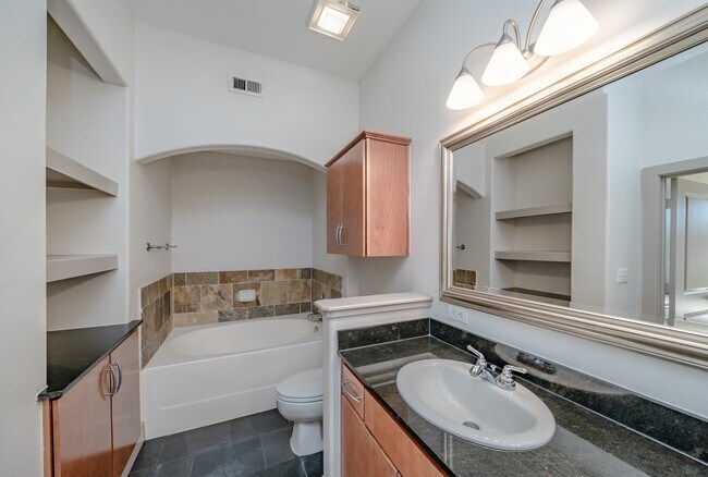 Building Photo - 1901 Post Oak Blvd