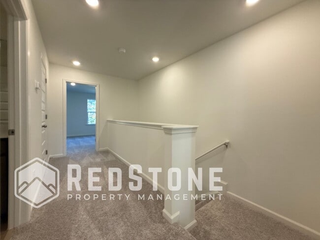 Building Photo - 194 Parker Ln