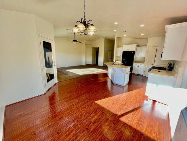 Building Photo - Pet Friendly Home in Green Valley