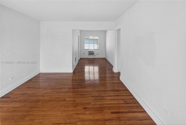 Building Photo - 1135 Marseille Dr