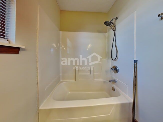 Building Photo - 3326 Redbud Ct