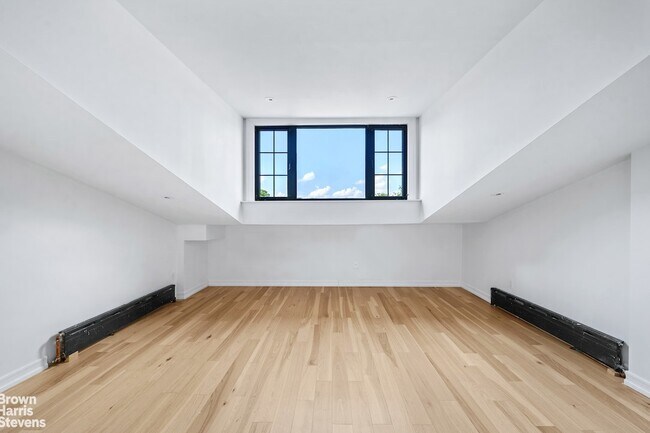 Building Photo - Renovated Sun-filled Duplex in BedStuy