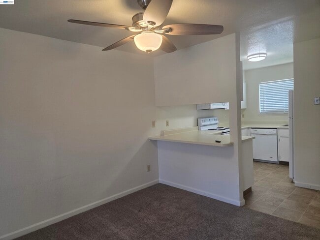 Building Photo - 7596 Silvertree Ln