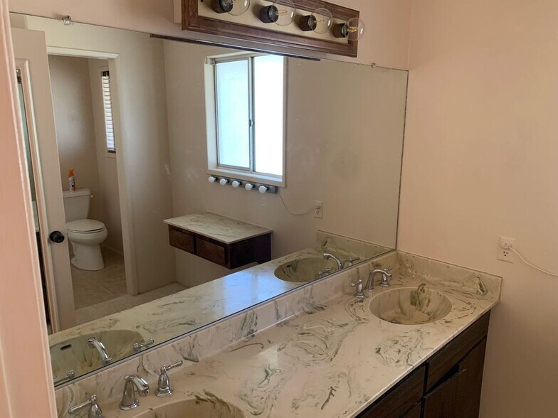 Building Photo - 7555 Victoria Ave