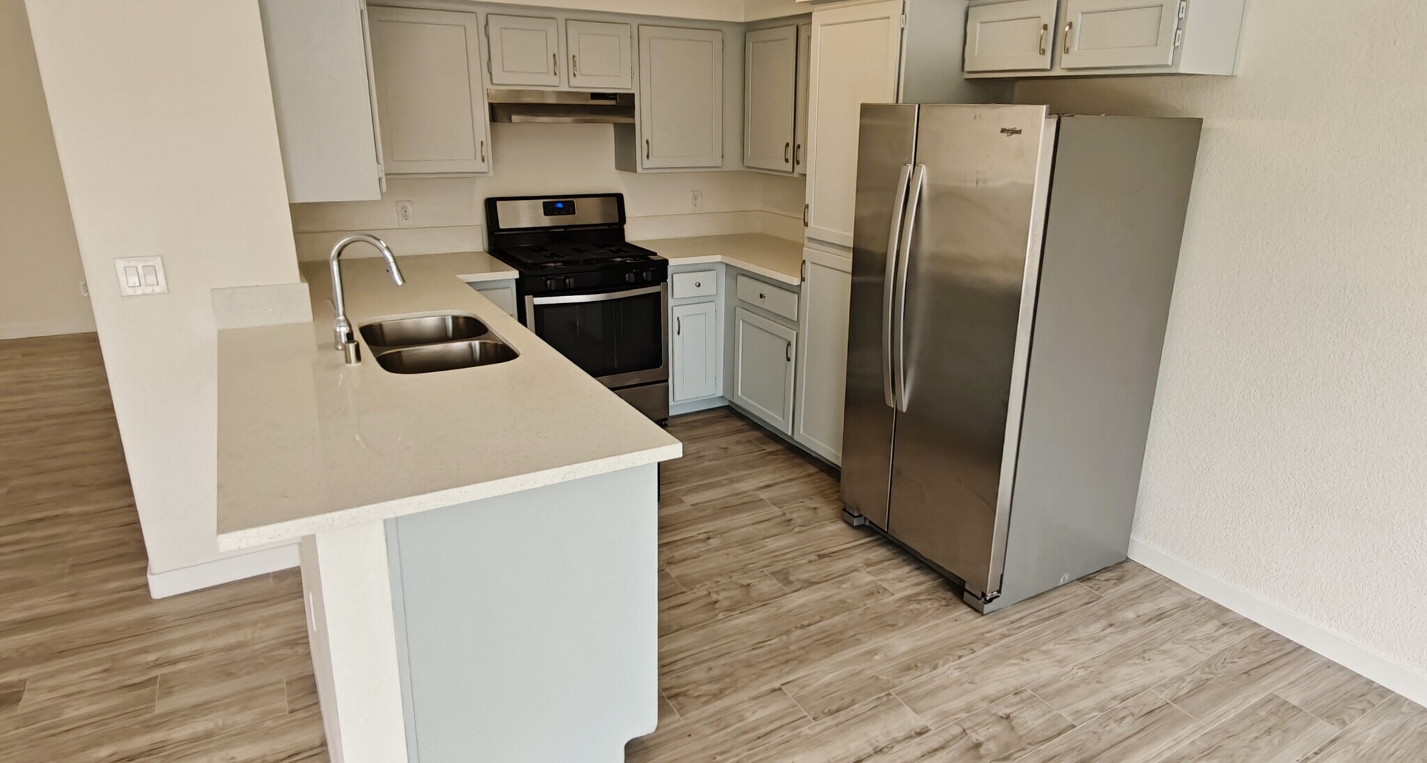 Kitchen - 371 Lander Dr