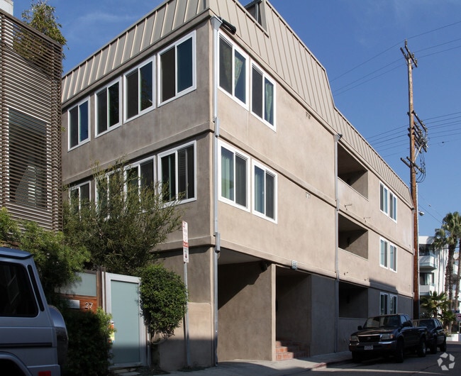 Building Photo - 33 Driftwood St