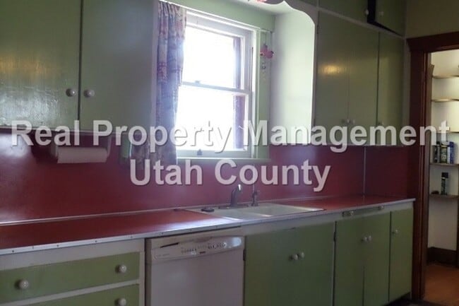 Building Photo - 159 N 400 E