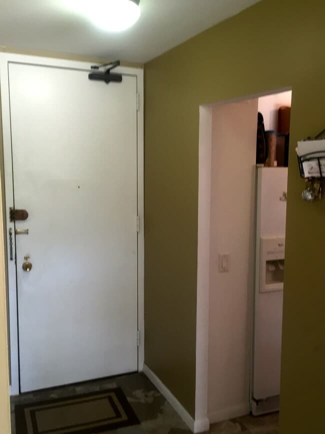 Building Photo - 5445 N Sheridan Rd