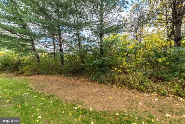 Building Photo - 483 Fort Hill Cir