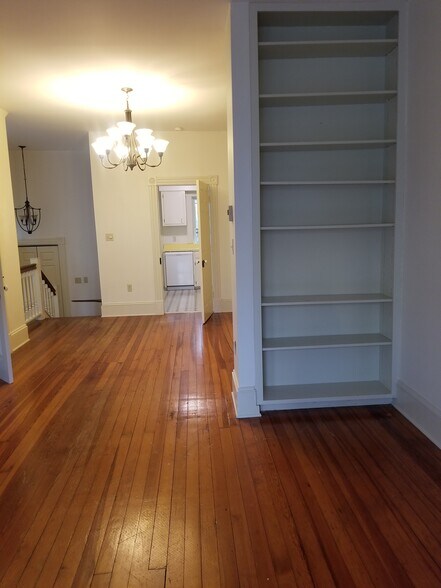 Building Photo - 125 Peyton St