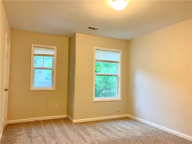 Building Photo - 2534 Winslow Ridge Dr NE