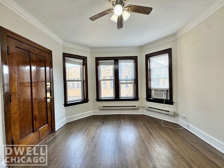 Building Photo - 3826 N Greenview Ave