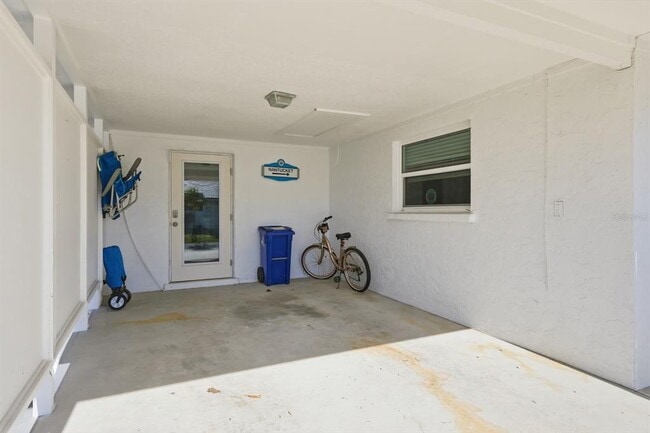 Building Photo - 573 Spanish Dr N