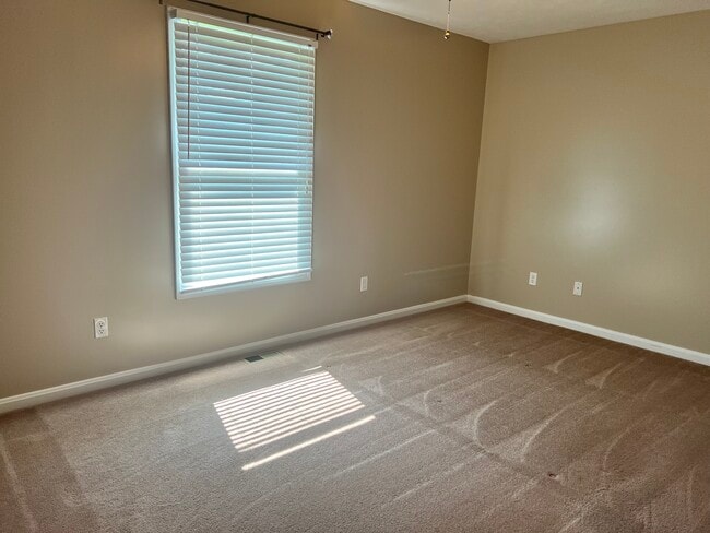 Building Photo - 47 Country Manor Blvd