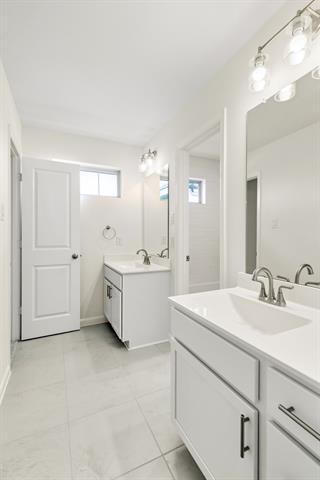 Building Photo - 1424 Bettolo Dr