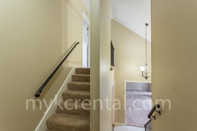 Building Photo - 8414 W 98th St