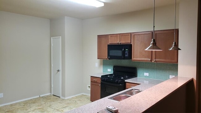 Building Photo - 6118 Sierra Springs Ln