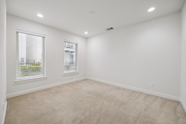Building Photo - 1253 Bonner St