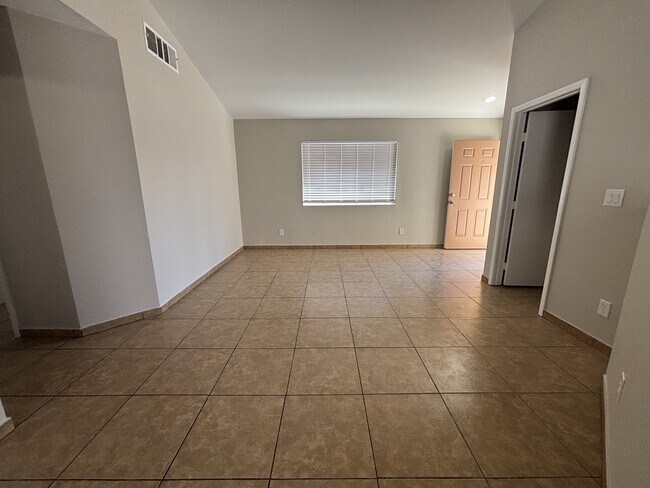 Building Photo - 4156 Abrams Ave