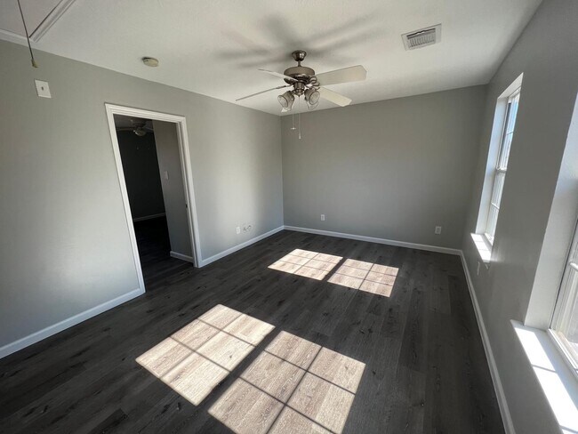 Building Photo - 19451 Nasworthy Dr