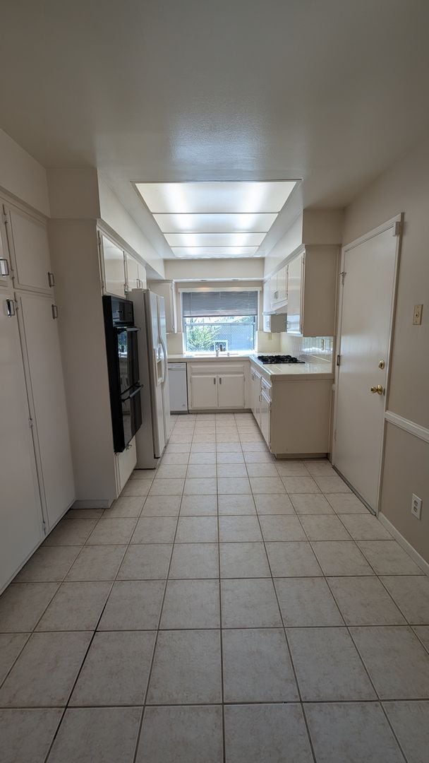 Building Photo - Single Level home near UCR available for Rent