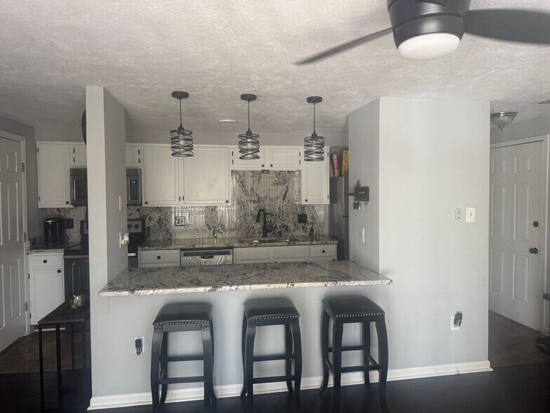Building Photo - 7604 Roscommon Ct