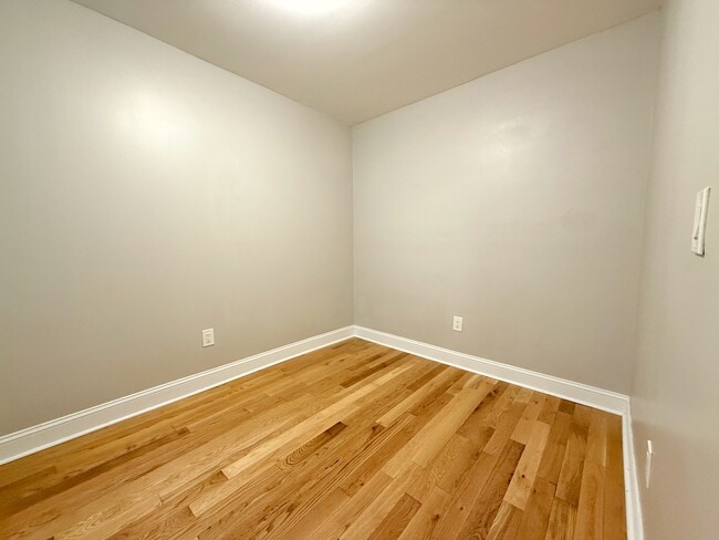 Building Photo - 2535 S Sartain St