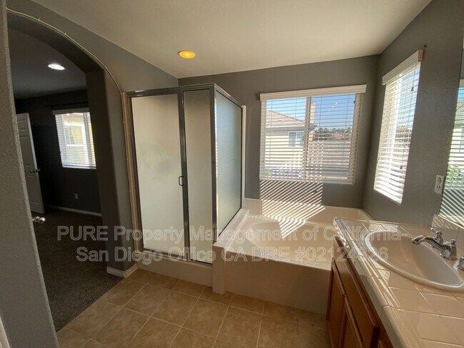 Building Photo - 1553 Hunters Glen Ave