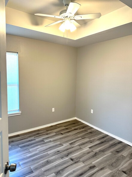 Building Photo - 324 Uva Ln