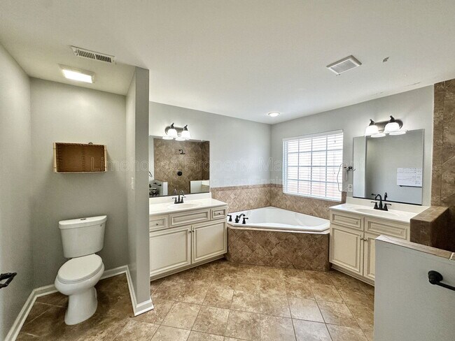 Building Photo - 3121 Deans Ct