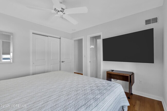 Building Photo - 913 N Ocean Ave