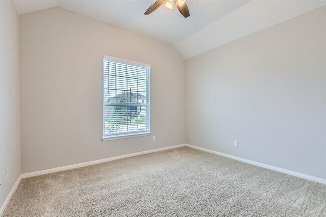Building Photo - 251 Clear Frk Lp