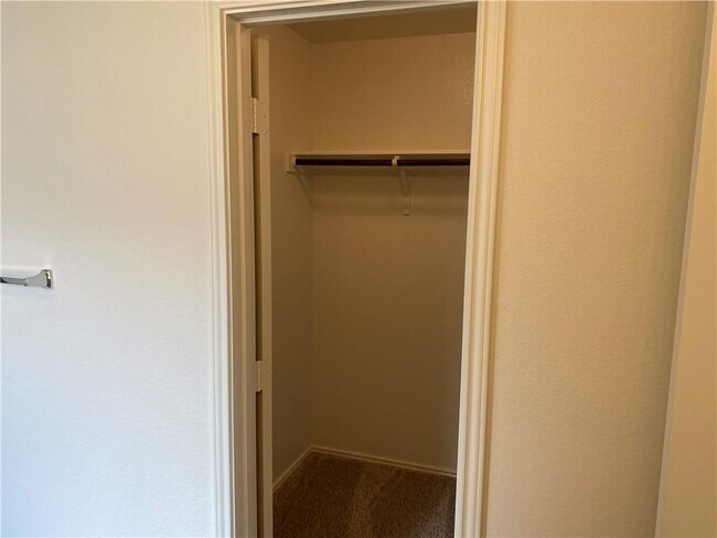 Building Photo - 128 Calomel Trl