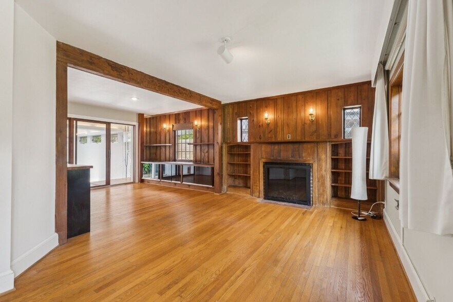 Building Photo - 1610 N Greenbrier St