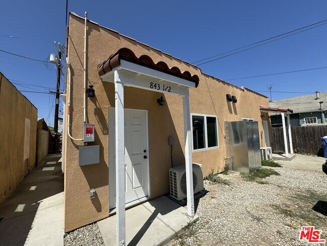 Building Photo - 841 W 64th St