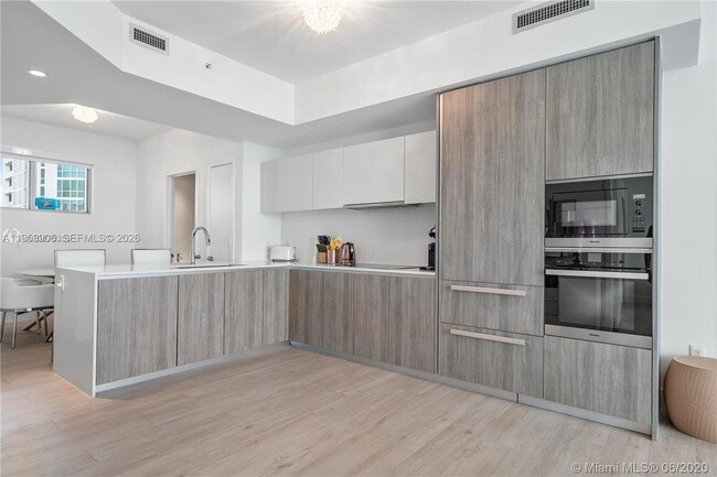 Building Photo - 2900 NE 7th Ave