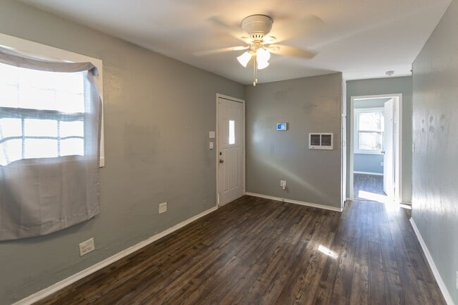 Building Photo - Charming 2-Bed, 1-Bath Home in South Oklah...