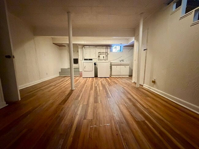 Building Photo - 18 Zenith Dr