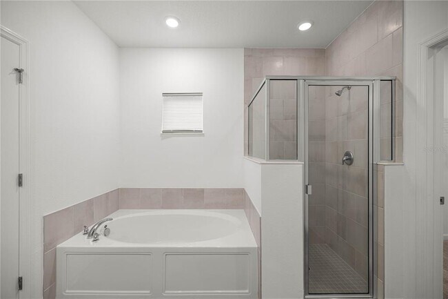 Building Photo - 4610 SW 83rd Lp