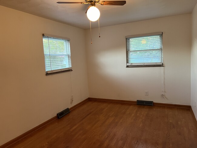 Master bedroom - 1818 Pinewood Dr